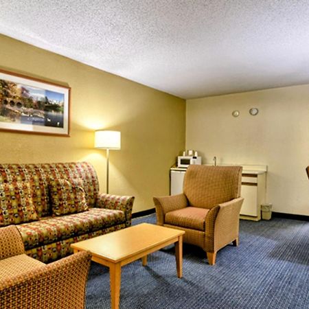 Katahdin Inn & Suites Millinocket Ngoại thất bức ảnh