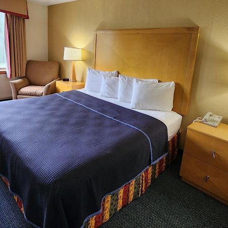 Katahdin Inn & Suites Millinocket Ngoại thất bức ảnh