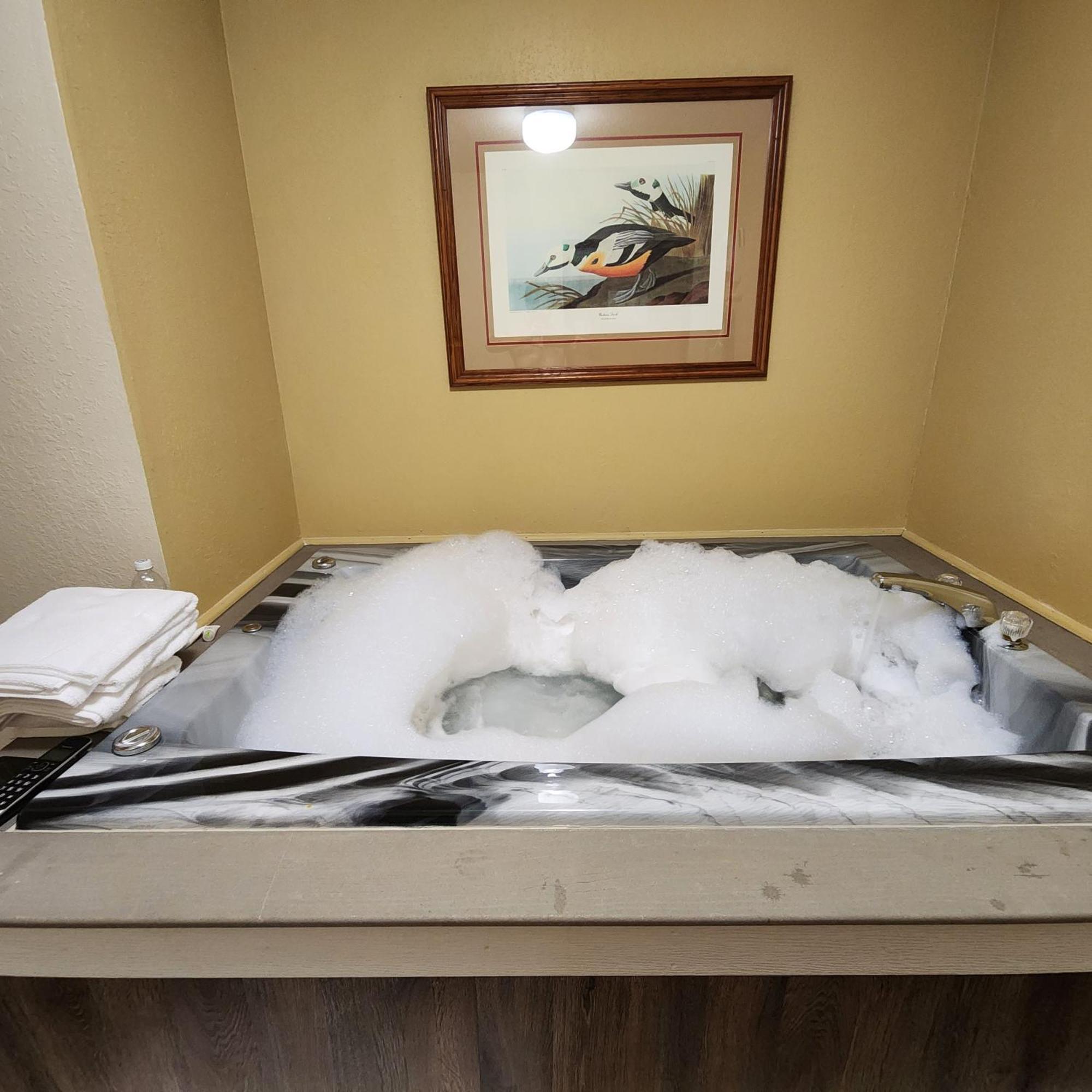 Katahdin Inn & Suites Millinocket Ngoại thất bức ảnh