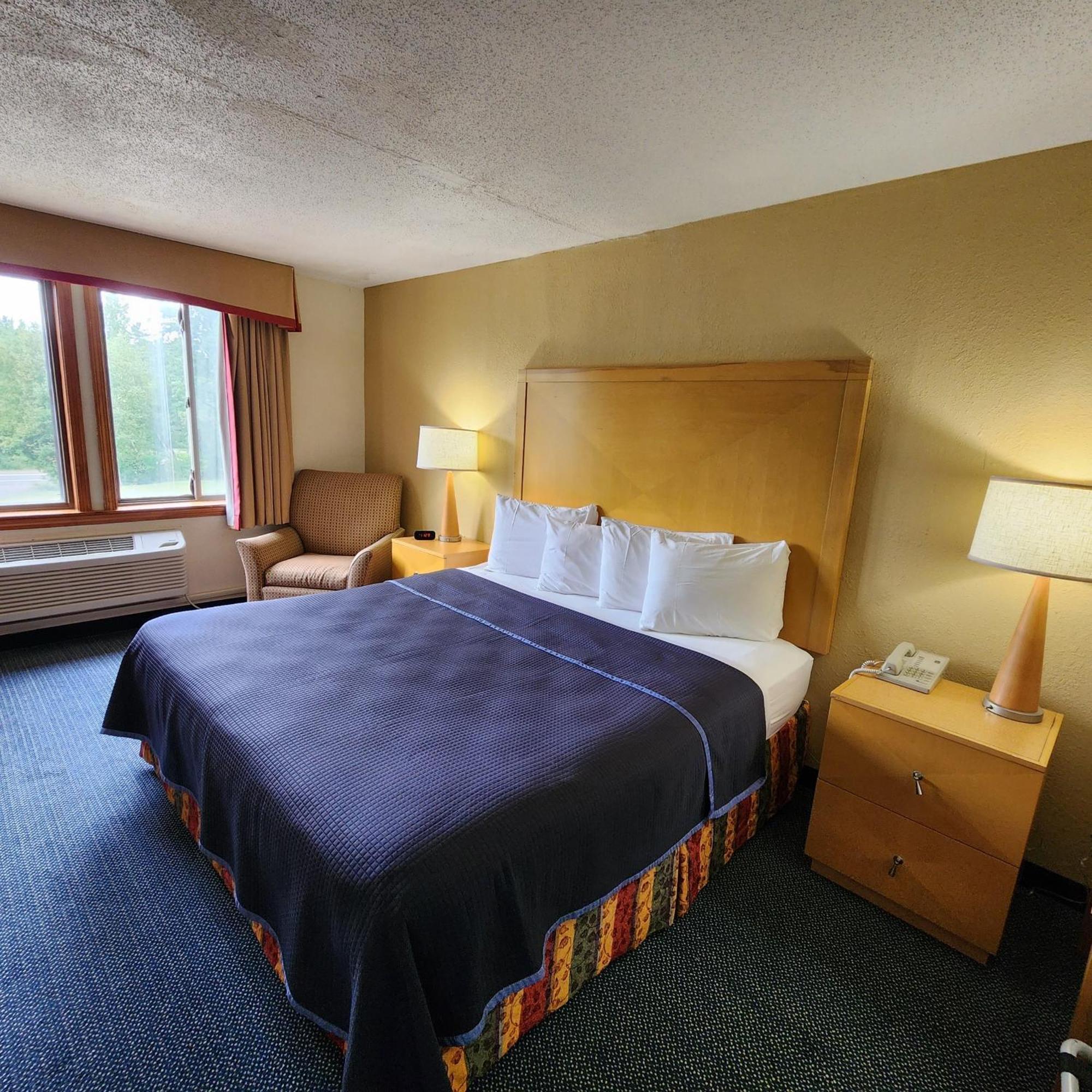 Katahdin Inn & Suites Millinocket Ngoại thất bức ảnh