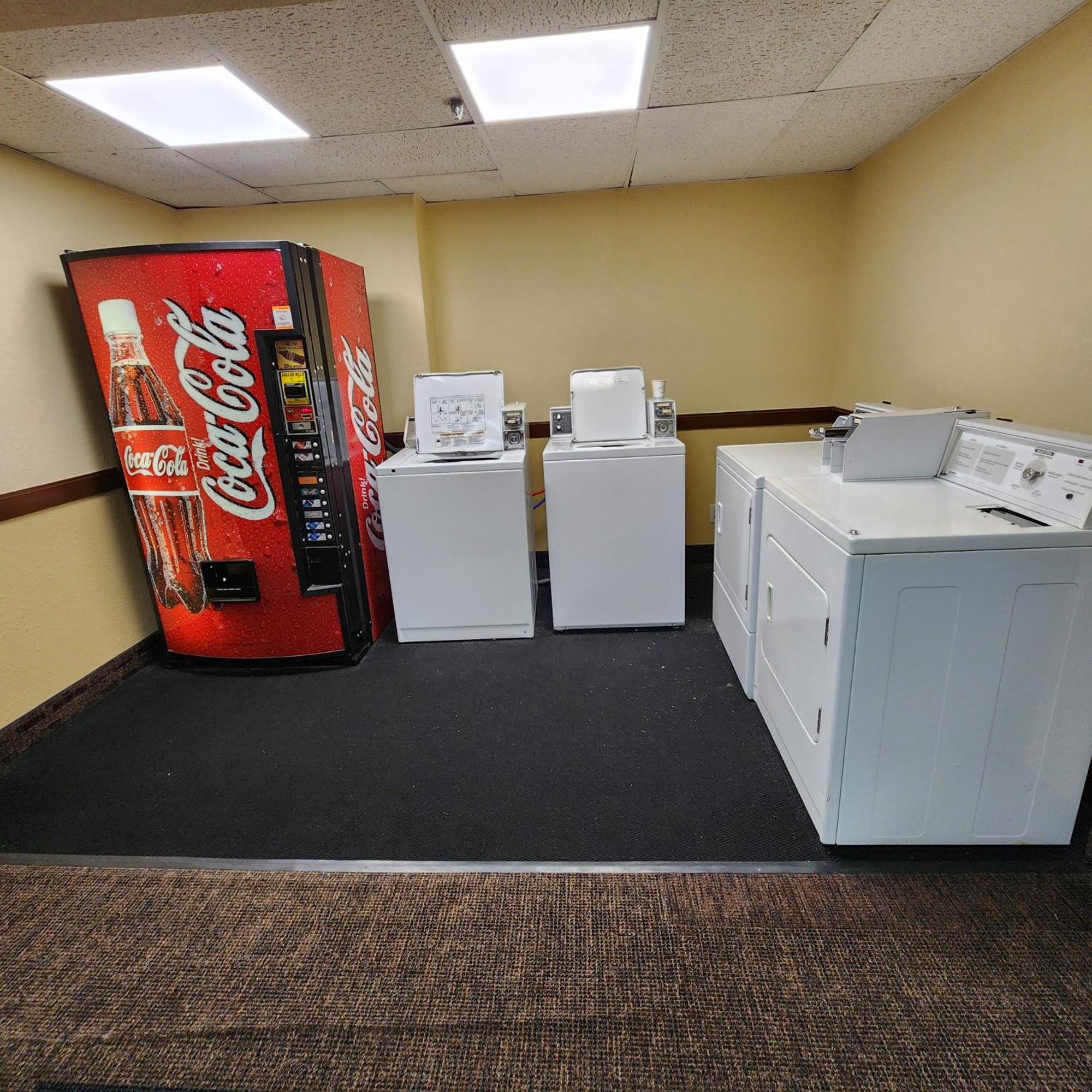 Katahdin Inn & Suites Millinocket Ngoại thất bức ảnh