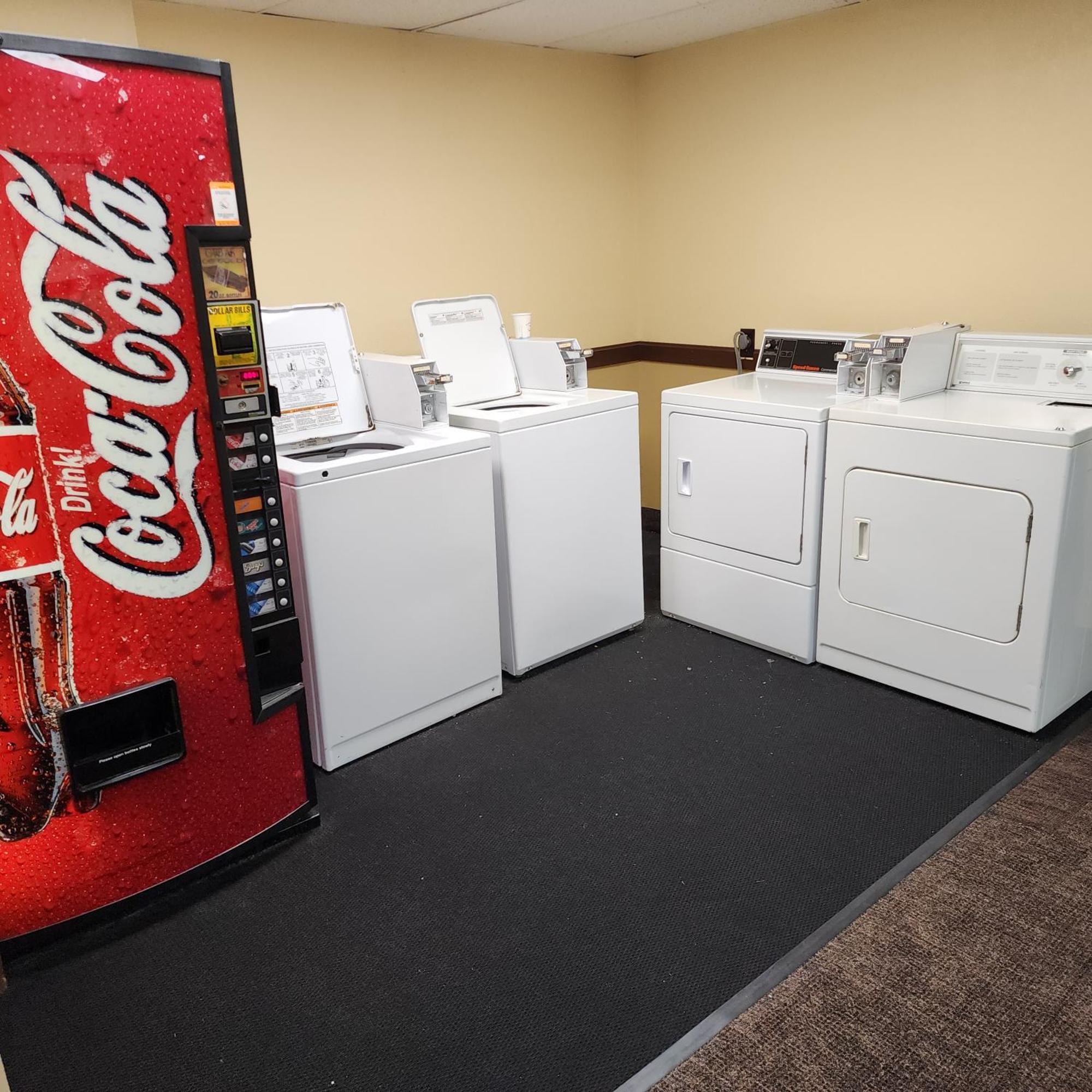 Katahdin Inn & Suites Millinocket Ngoại thất bức ảnh