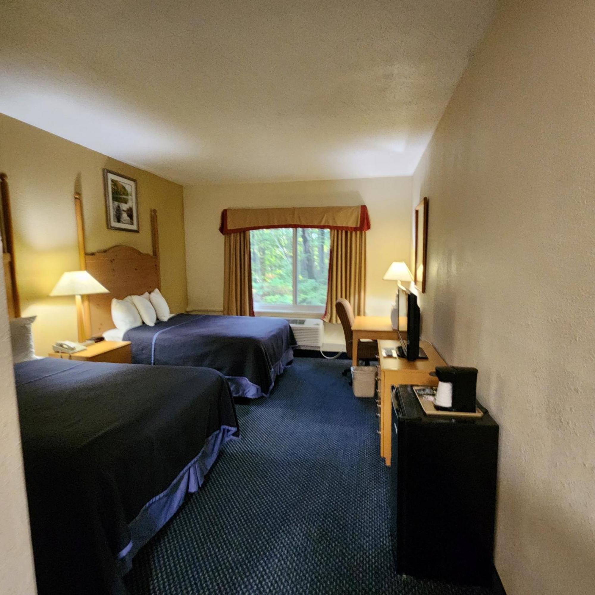 Katahdin Inn & Suites Millinocket Ngoại thất bức ảnh