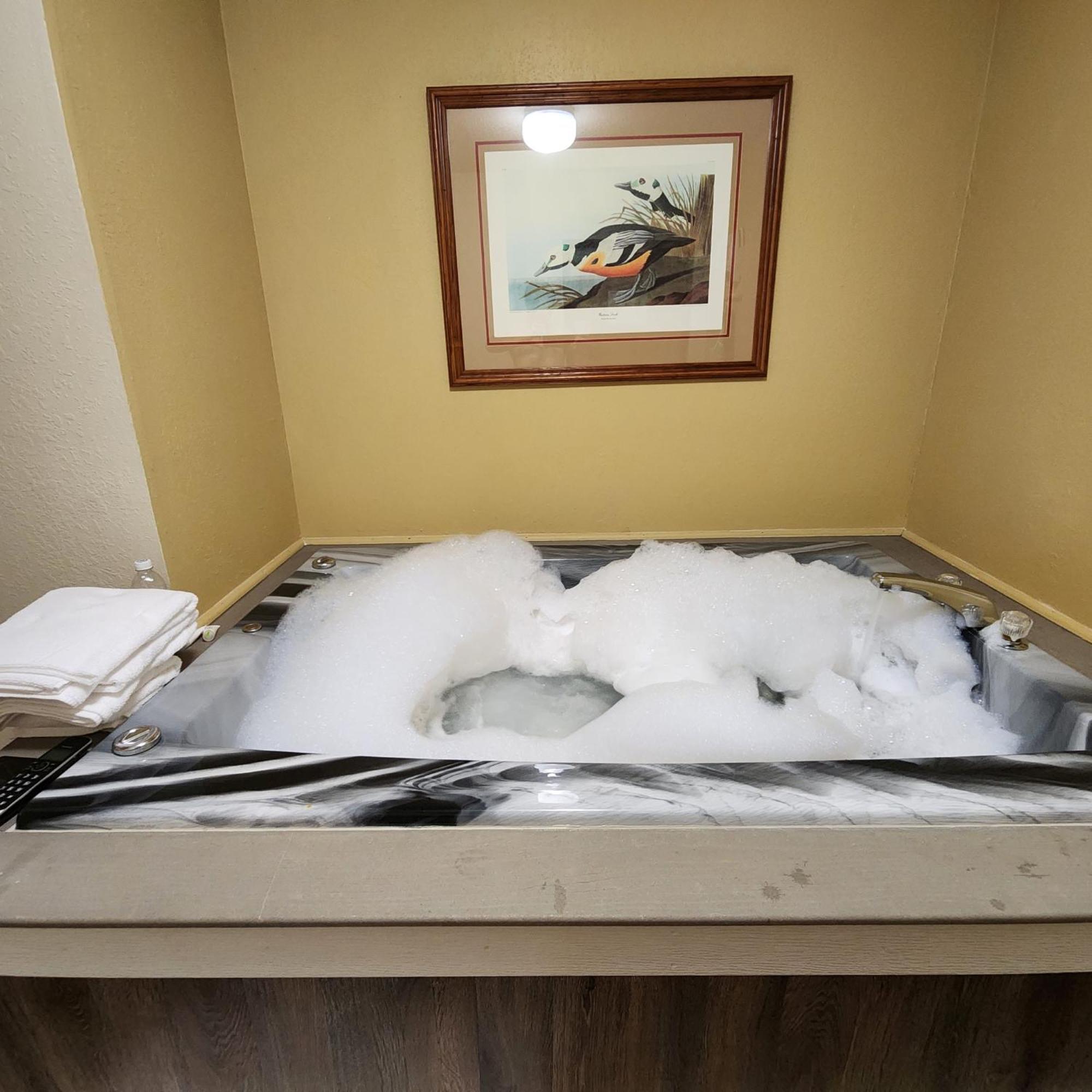 Katahdin Inn & Suites Millinocket Ngoại thất bức ảnh