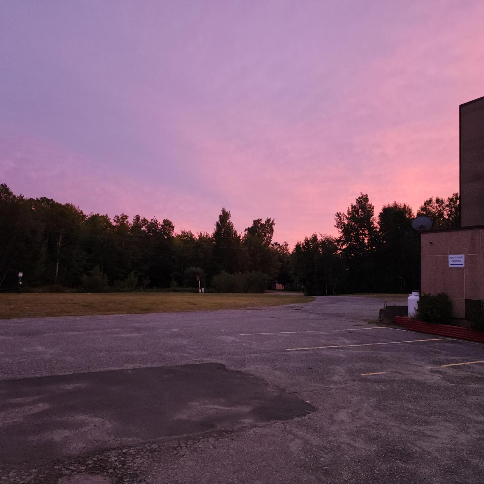 Katahdin Inn & Suites Millinocket Ngoại thất bức ảnh