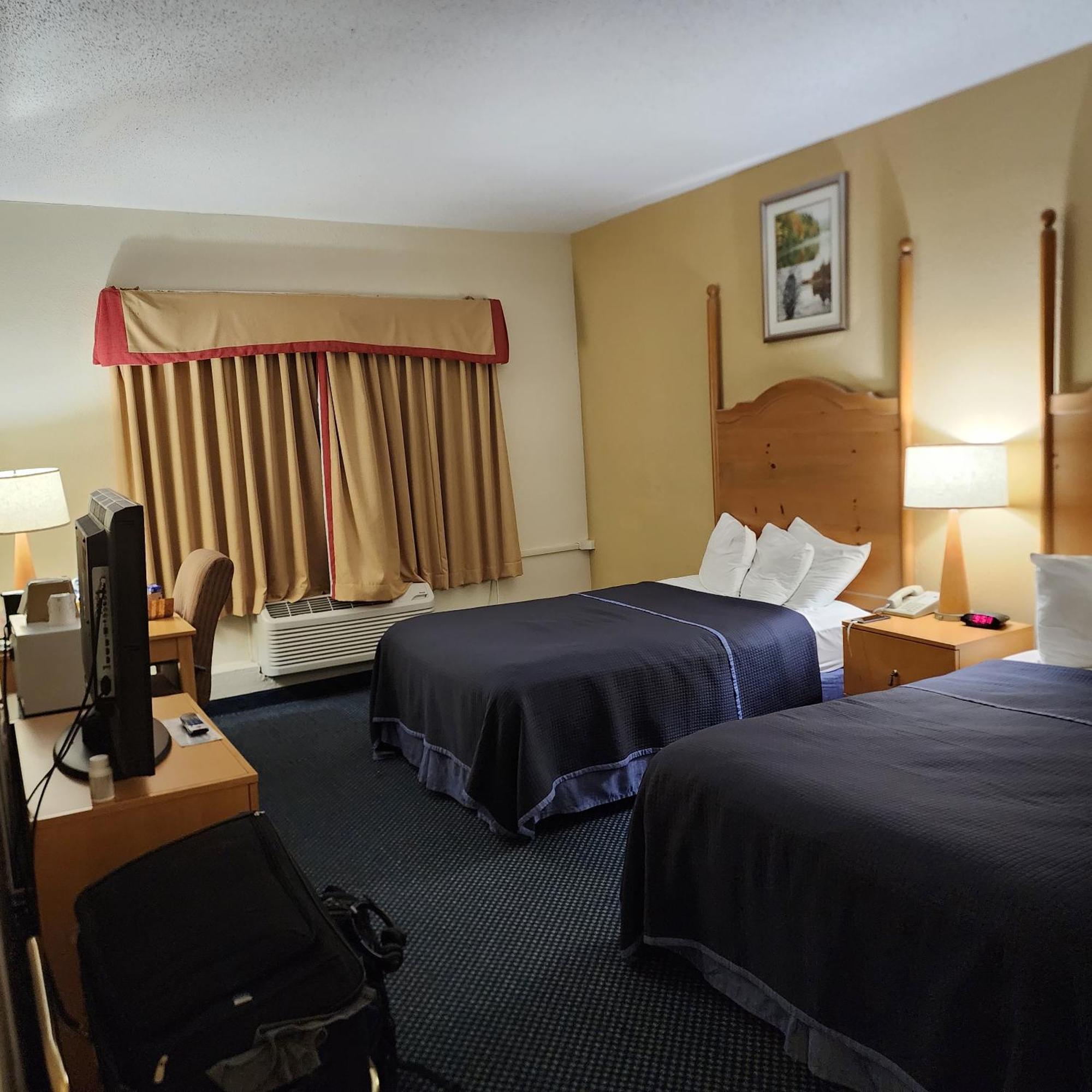 Katahdin Inn & Suites Millinocket Ngoại thất bức ảnh