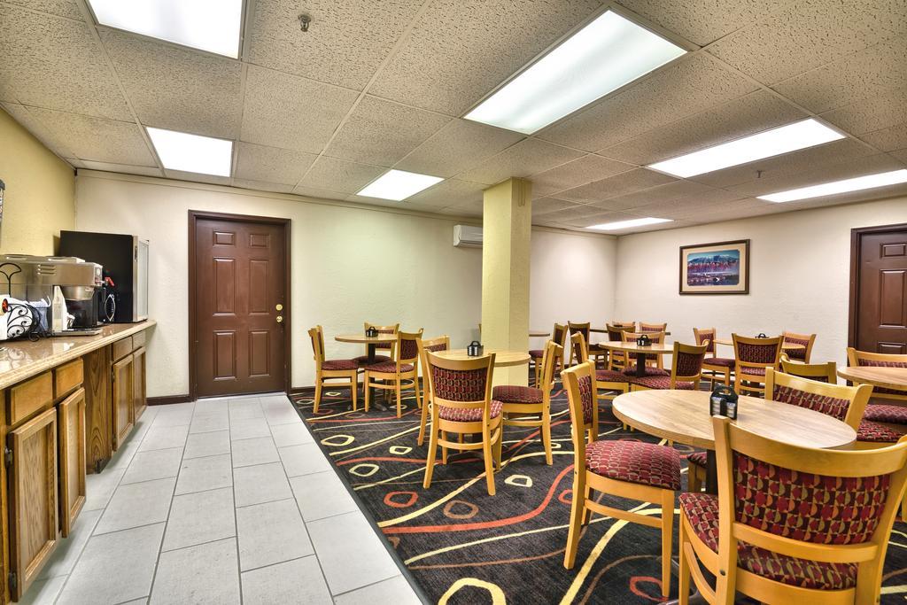 Katahdin Inn & Suites Millinocket Ngoại thất bức ảnh