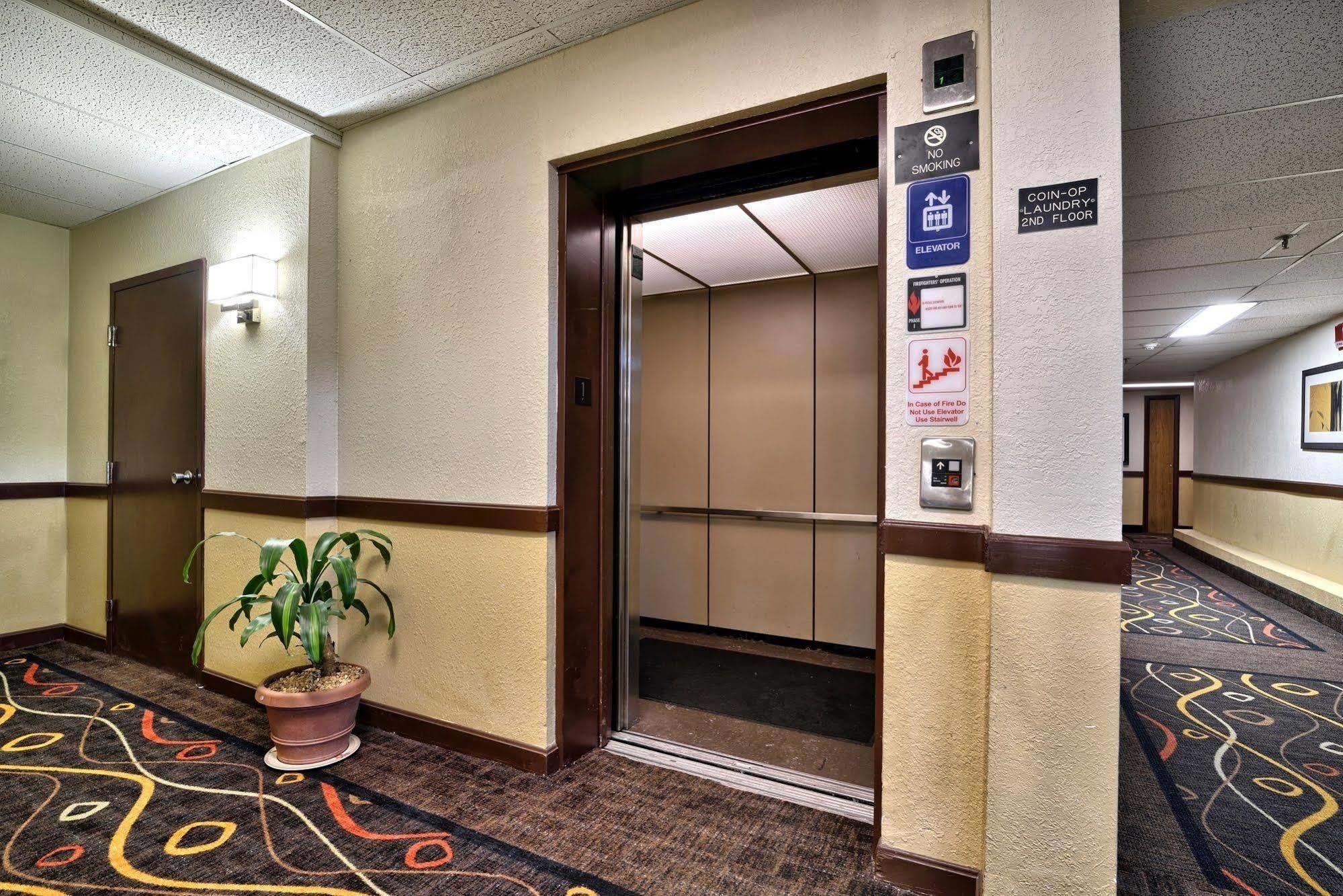 Katahdin Inn & Suites Millinocket Ngoại thất bức ảnh