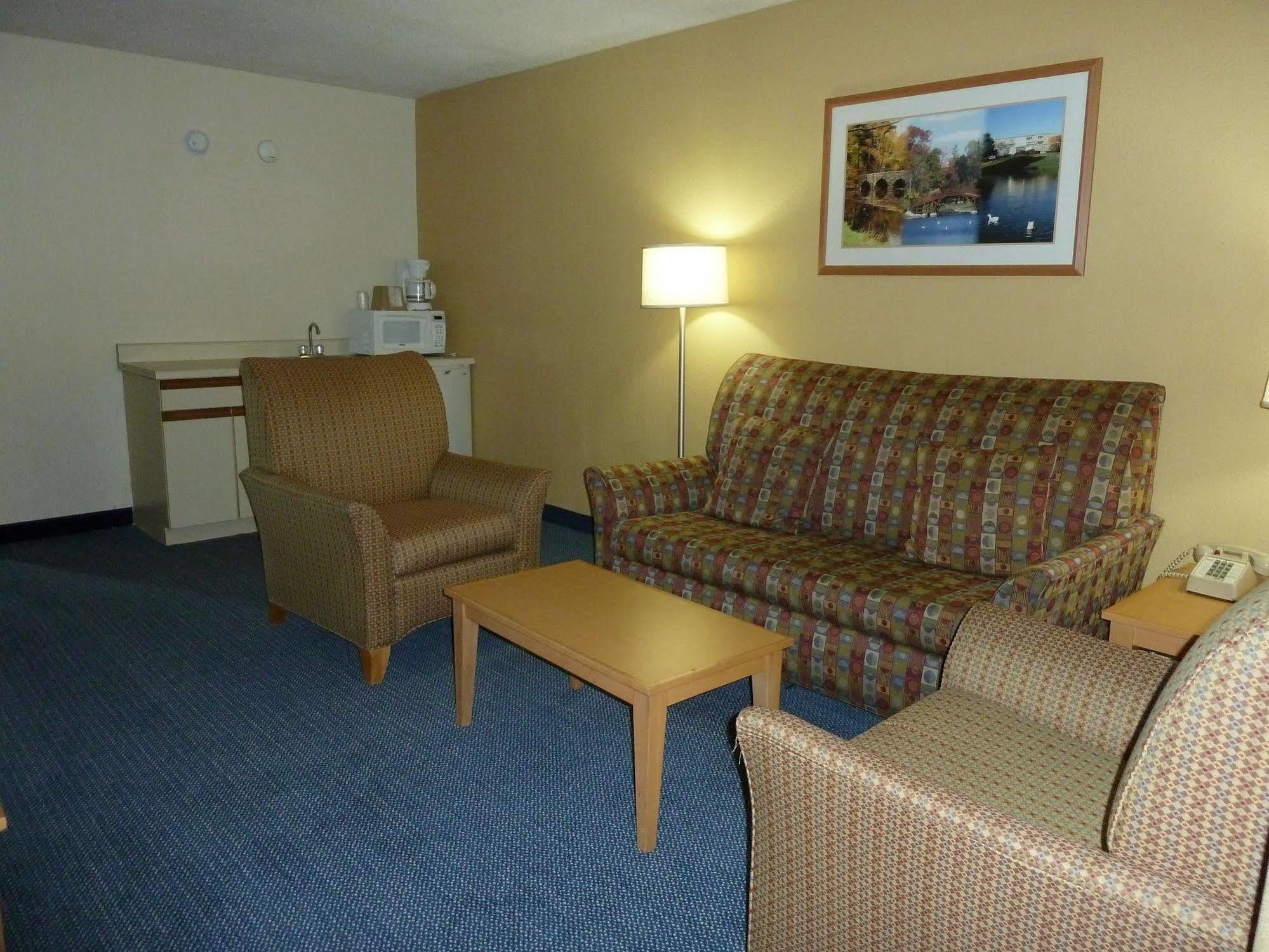 Katahdin Inn & Suites Millinocket Ngoại thất bức ảnh