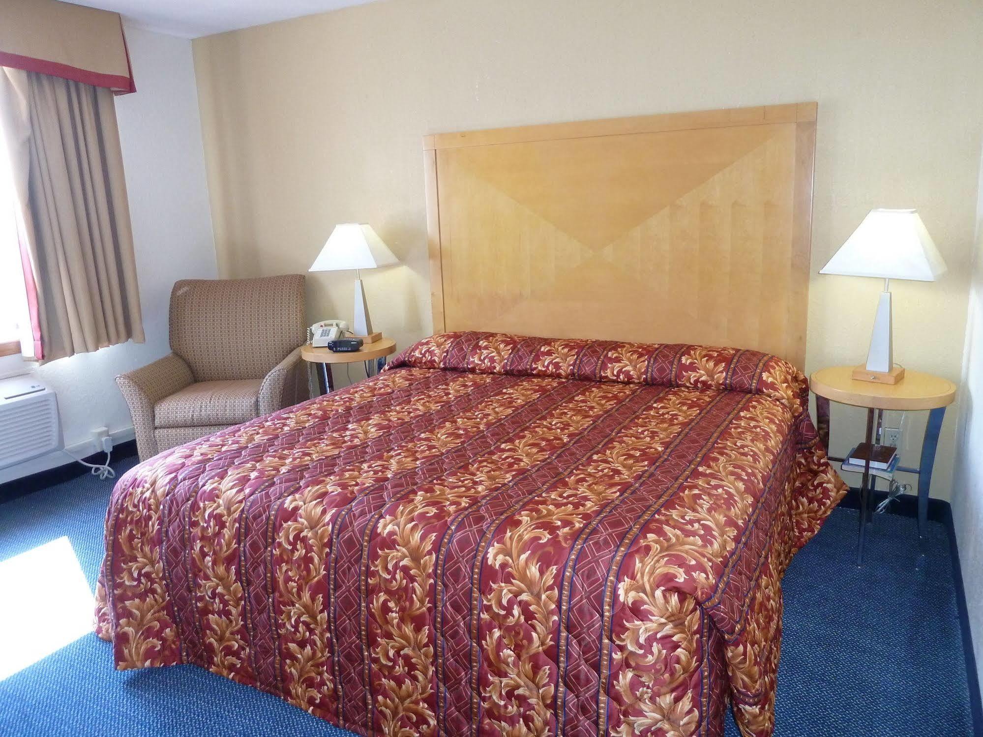 Katahdin Inn & Suites Millinocket Ngoại thất bức ảnh