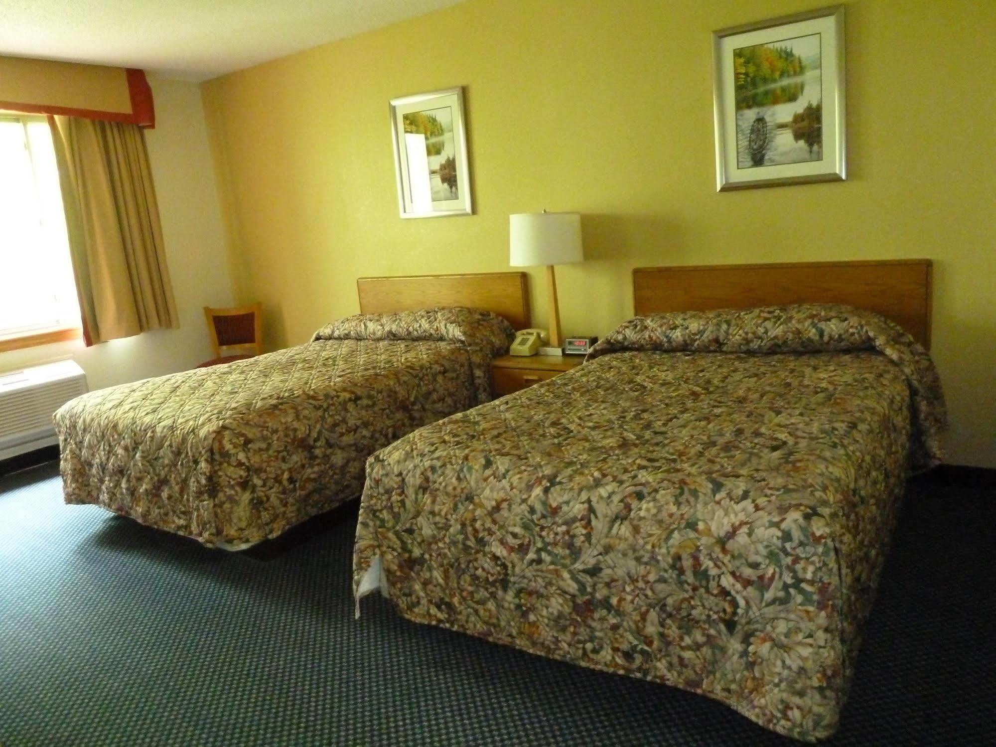 Katahdin Inn & Suites Millinocket Ngoại thất bức ảnh