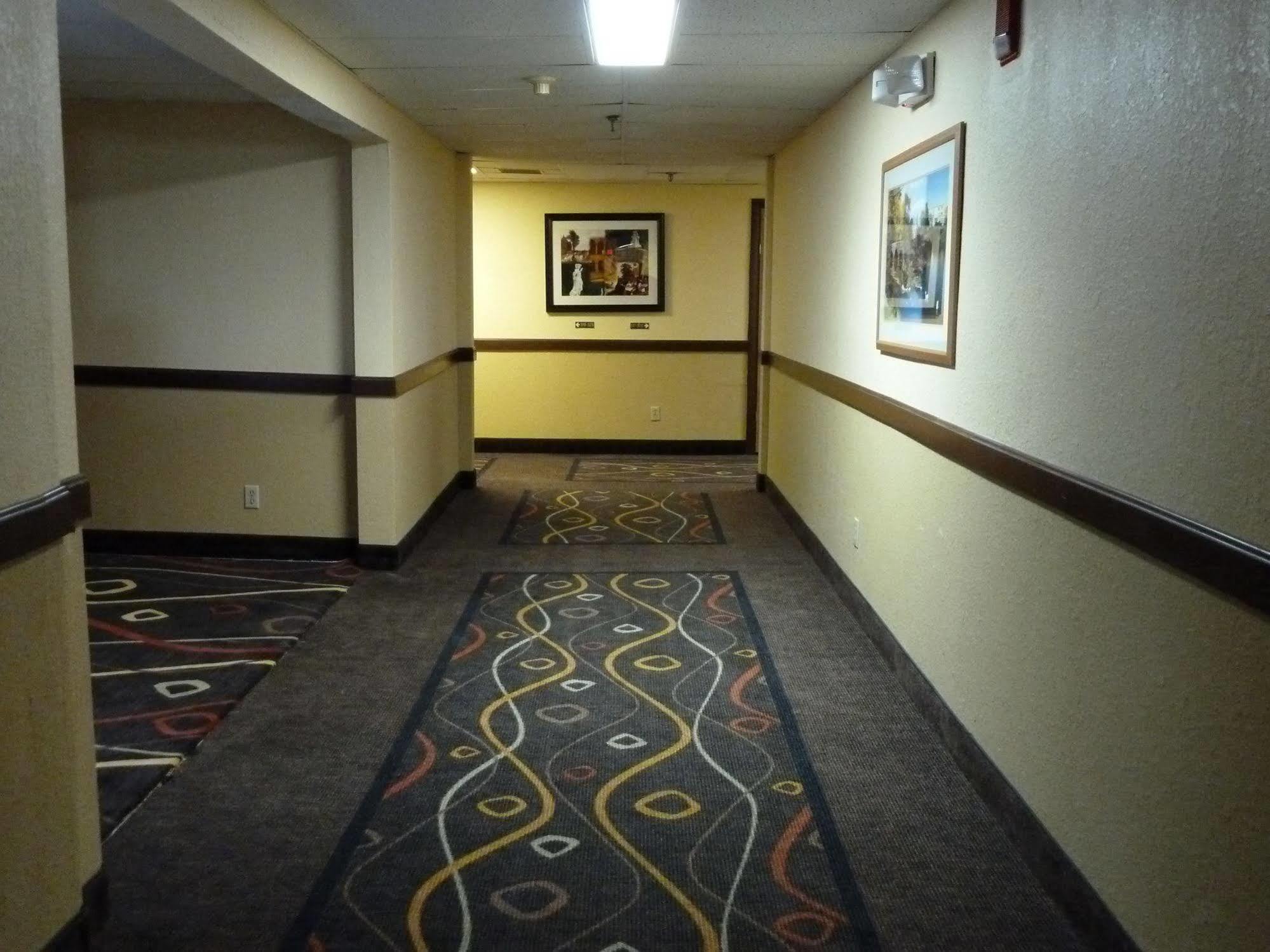 Katahdin Inn & Suites Millinocket Ngoại thất bức ảnh