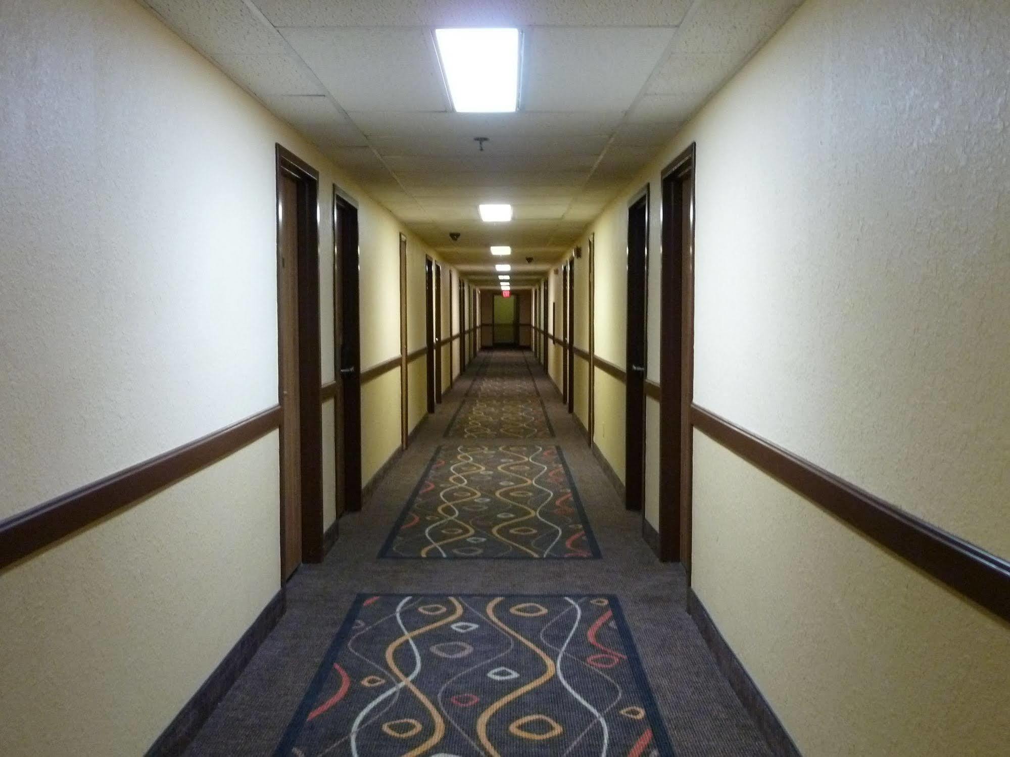 Katahdin Inn & Suites Millinocket Ngoại thất bức ảnh